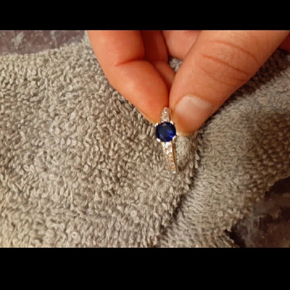 Ring - Picture 2 of 4